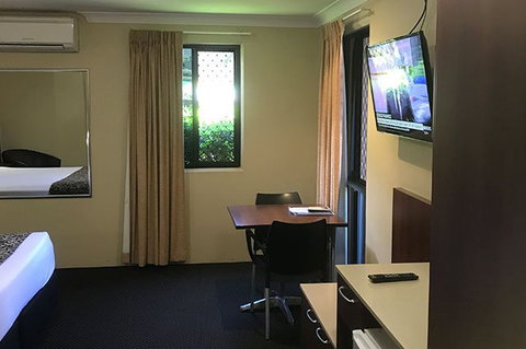 Rocky Resort Motor Inn - Stayed 6