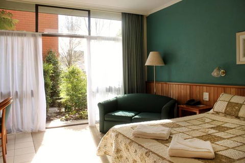 Moe Motor Inn - Stays Accommodation 0