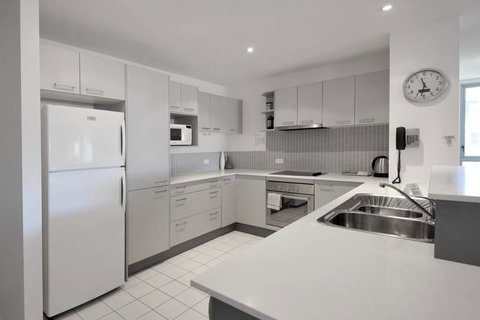Pacific Marina Apartments - Stayed 9