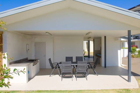 Pacific Marina Apartments - Stayed 11
