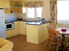 Poinciana Cottages - Stays Accommodation 1
