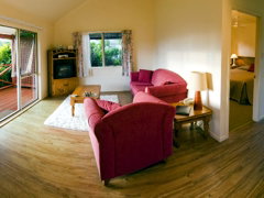 Poinciana Cottages - Stays Accommodation 3