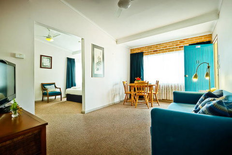 Premier Motor Inn - Stayed 6