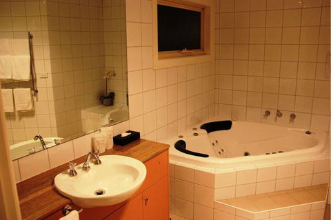 Sunshine Motor Inn - Stays Accommodation 9