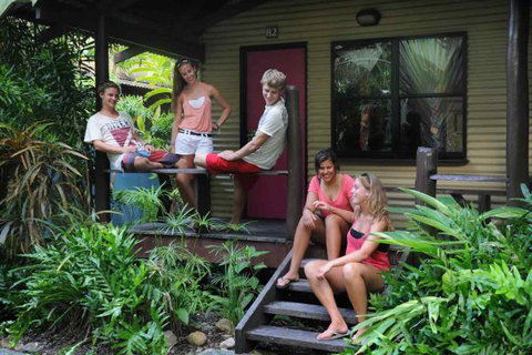 Airlie Beach Magnums Backpackers - Stays Accommodation 2