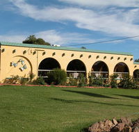 Tarcutta Halfway Motor Inn/Horse Hotel - Stays Accommodation