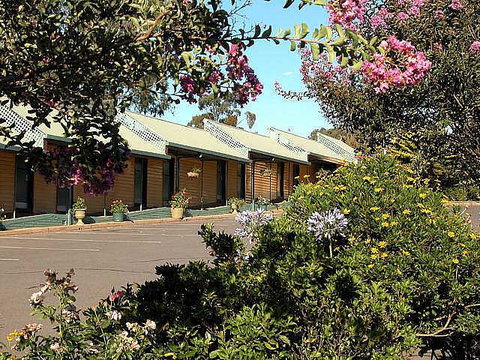 Tarcutta Halfway Motor Inn/Horse Hotel - Stays Accommodation 1