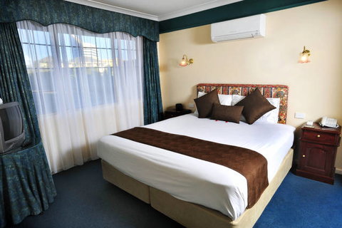 The Clifton Motel And Grittleton Lodge - Stayed 5