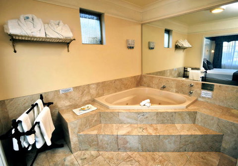 The Clifton Motel And Grittleton Lodge - Stayed 6