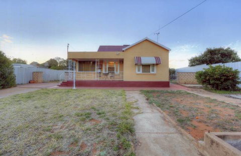 The Lodge Outback Motel - Stayed 6