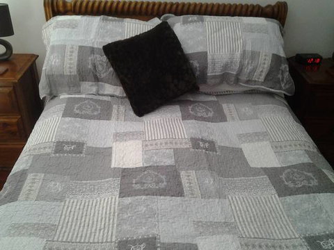 The Pommy Tree Bed & Breakfast - Stays Accommodation 2