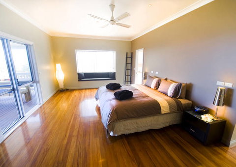 The White House Ocean View Spa Villa - Stays Accommodation 4