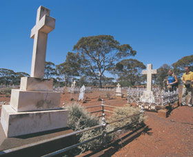 Coolgardie Cemetery - Stayed 0