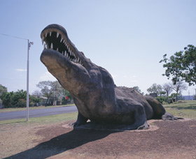 Crocodile Statue - Stayed 0