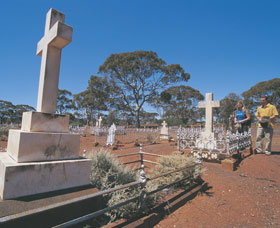 Old Pioneer Cemetery Coolgardie - Stayed 0