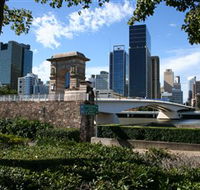 Former Victoria Bridge Abutment Memorial - Stayed