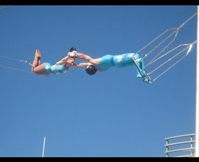 Trix Circus Flying Trapeze - Stayed 0