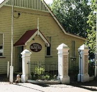 Montville Memorial Precinct - Stayed