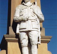 Beaudesert War Memorial - Stayed