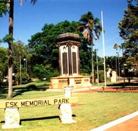 Esk War Memorial and Esk Memorial Park - Stayed