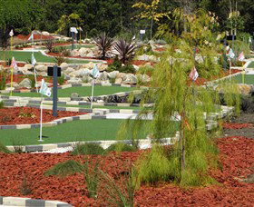 18 Hole Mini Golf - Club Husky - Stayed 0