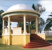 Kingaroy Soldiers Memorial Rotunda - Stayed