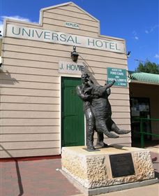 Jack Howe Sculpture And Gallery - Stayed 0
