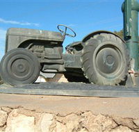 Ferguson Tractor Monument - Stays Accommodation