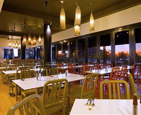 Curve Cafe + Bar - Stayed 2