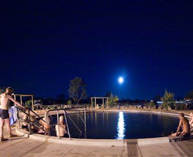Lightning Ridge Bore Baths - Stayed 1