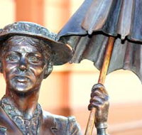 Mary Poppins Statue - Stayed