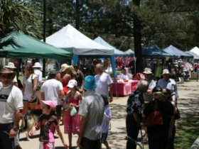 Broadbeach Art And Craft Markets - Stayed 3