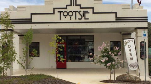 Tootsie Fine Art And Design - Stayed 0
