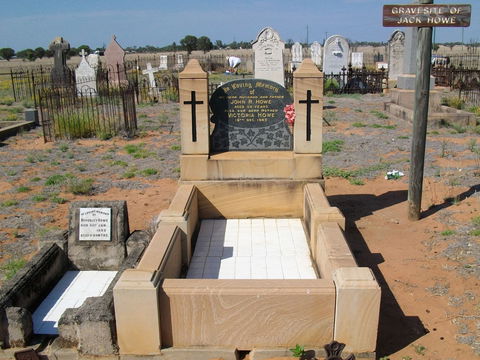 Blackall Cemetery - Stayed 0