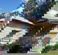 Brooweena War Memorial - Stayed