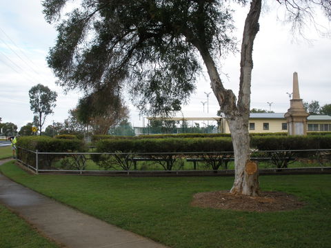 McConnell Park And Toogoolawah War Memorial - Stayed 1