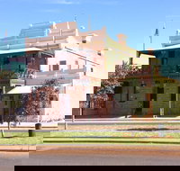 Old Gentleman's Club - Stayed