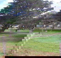 Old Cemetery Kingscote - Stayed