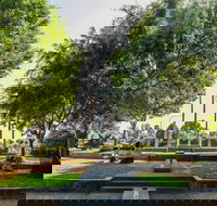 Sculpture Garden Campbelltown - Stayed