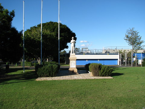 Oxley War Memorial - Stayed 0