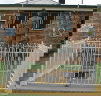 Soldier Statue Memorial Chinchilla - Stayed