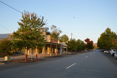 Adelong - Stays Accommodation 0