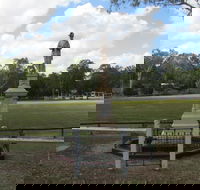 Apple Tree Creek War Memorial - Stayed