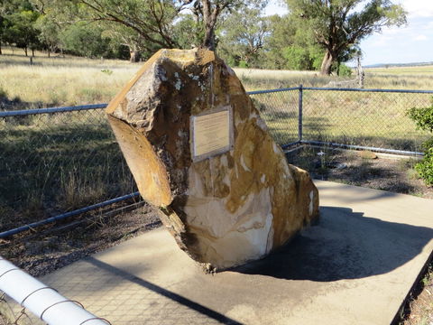 John Oxley Monument - Stayed 1