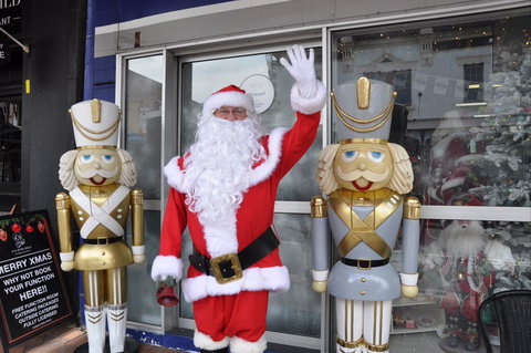 Mrs Claus And Santa - Stayed 0