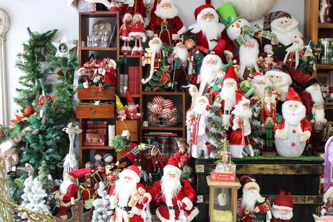 Mrs Claus And Santa - Stayed 2