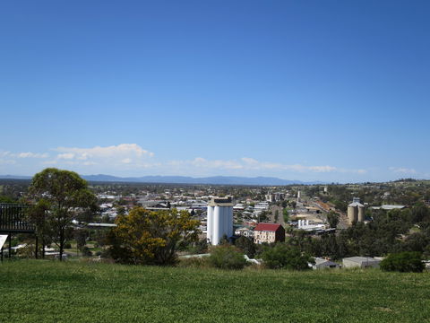 Heritage Sculptures At Pensioners Hill Lookout - Stayed 2