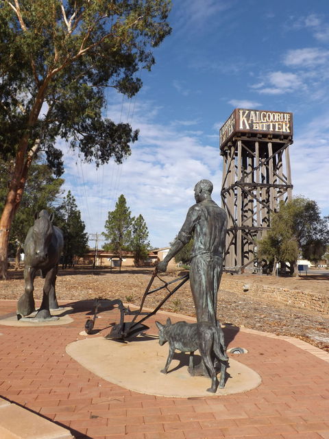Merredin Railway Water Tower - Stays Accommodation 0