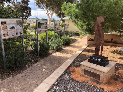 Moonta Area School Memorial Trail - Stayed 0
