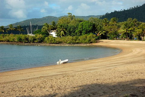 Shared Arrival Transfer: Proserpine Airport To Airlie Beach & Surrounds - Stayed 4